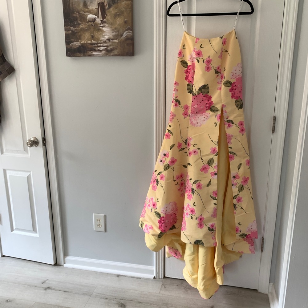 Sherri Hill Yellow Floral High Slit skirt prom Dress Size 0‎ Hydrangea Print